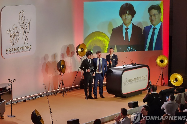 1734918840409407.png image.png